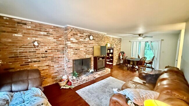 Foto del edificio - 379 Dove Valley Rd