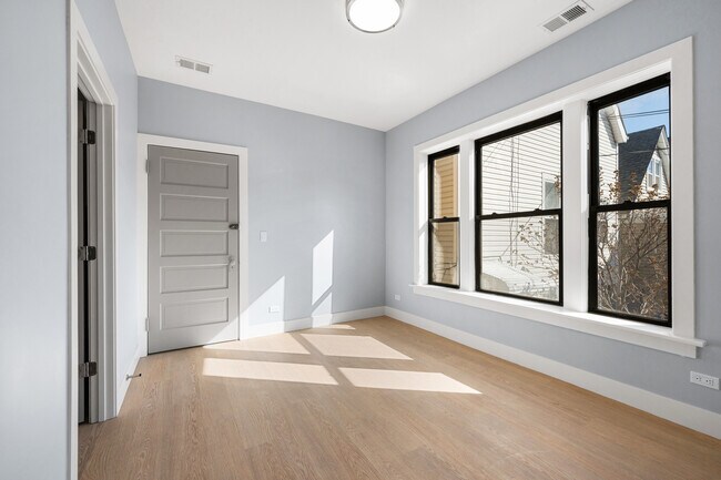 Foto del edificio - 2523 W Winona St