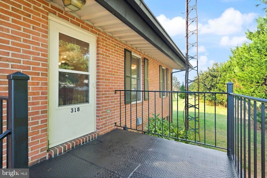 Foto principal - 318 Evergreen Mills Rd