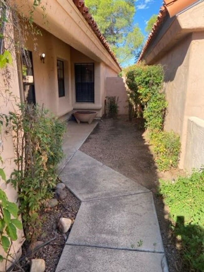 Foto del edificio - 5249 N Adobe Cir