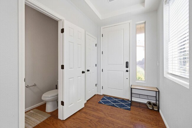Building Photo - Modern Low-Maintenance Home in Thompson River Ranch with Abundant Amenities