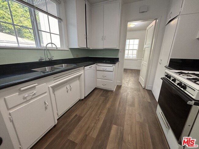 Foto del edificio - 1638 Greenfield Ave