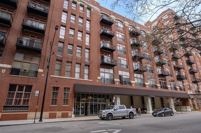 Building Photo - 360 W Illinois St