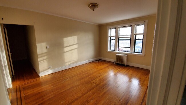 Building Photo - 82 Delano Ave