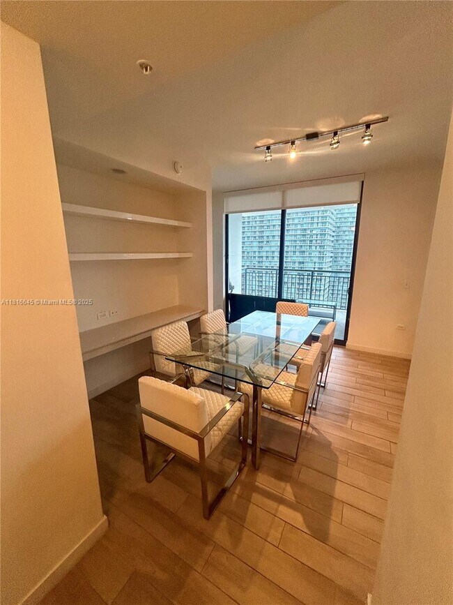 Foto del edificio - 999 SW 1st Ave