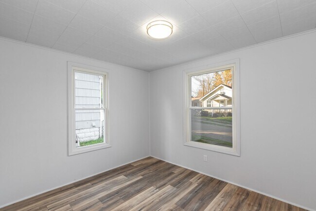 Foto del edificio - Single-Family House with 2BR and 1BA