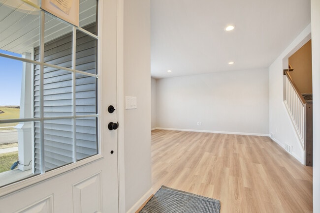 Building Photo - 671 Hillcrest Dr