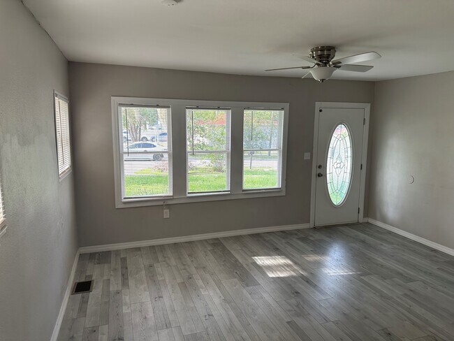 Photo - 2216 W Woodlawn Ave House