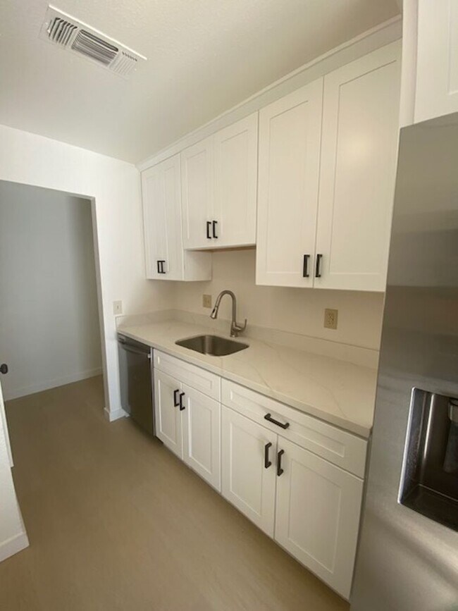 Foto del edificio - 1118 Woodridge Dr