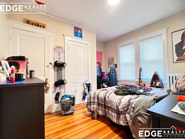 Building Photo - 13 Glenley Ter