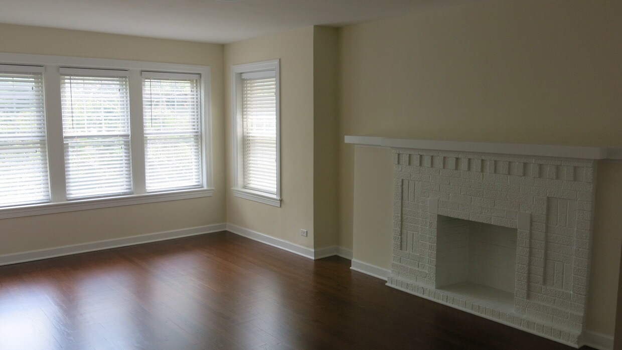 Primary Photo - 4948 N Christiana Ave