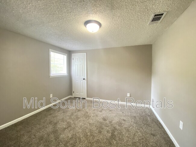 Building Photo - 1521 Valmar St