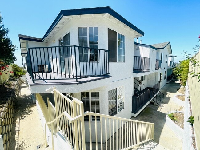 Building Photo - Beautifully Upgraded Apartment in Gated Co...