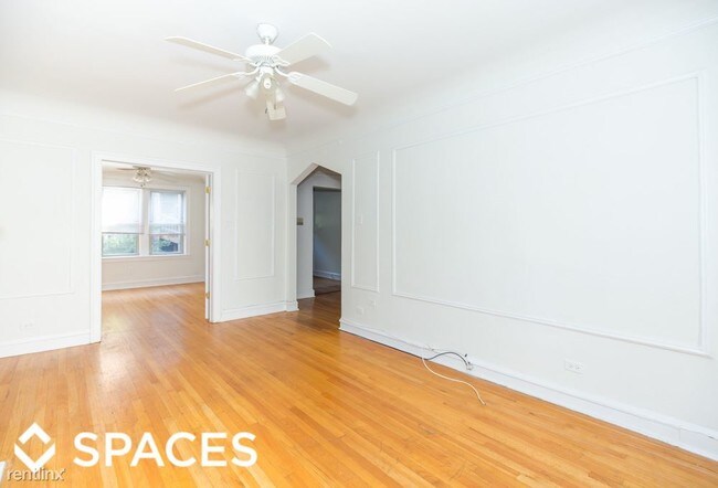 Building Photo - 2232 W Farwell Ave