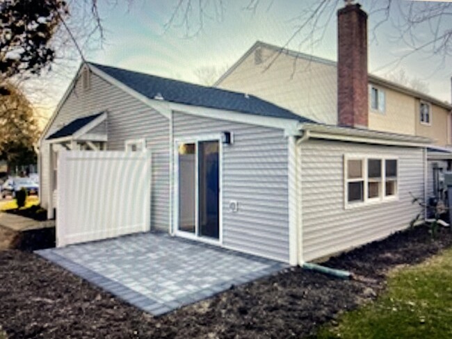 Building Photo - 10 Sharpsburg Ct