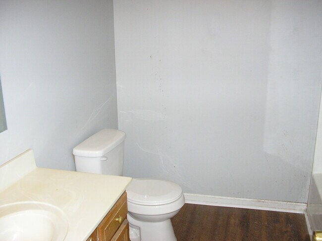 Foto del edificio - 4490 Woodstone Dr