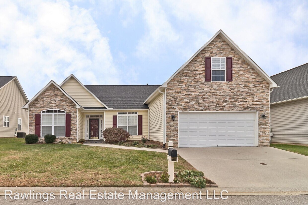 4 br, 2 bath House 8 Hadley Park Way House Rental in Arden, NC