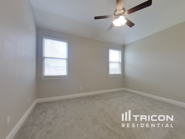 Building Photo - 11201 Klondike Lane Aubrey TX