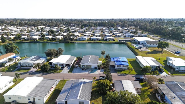 SIN RESTRICCIÓN DE EDAD - 209 50th Avenue Plz E