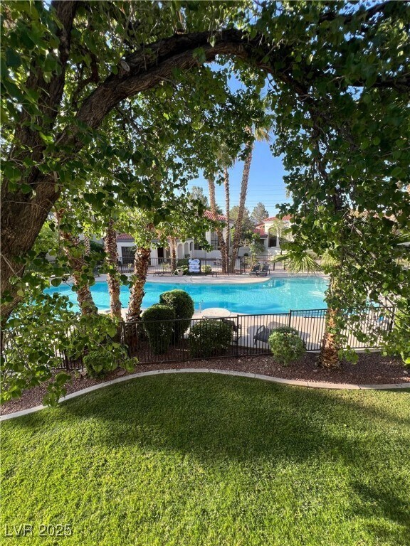 Foto principal - 8455 W Sahara Ave