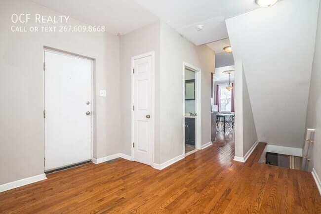 Building Photo - 1st Flr- Bi-level Apt w/ Central Air & Was...