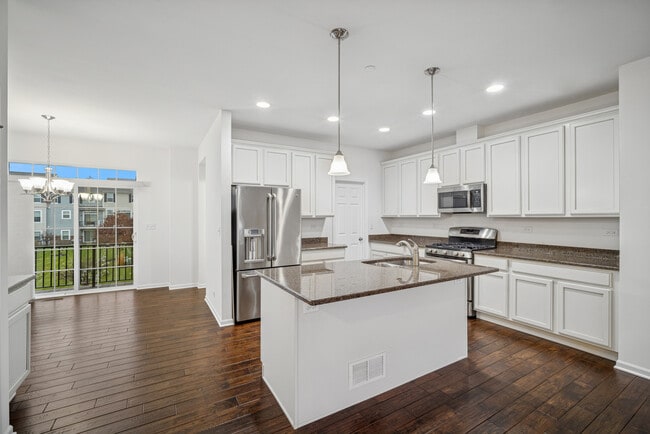 Foto del edificio - 70 Marcel Ln