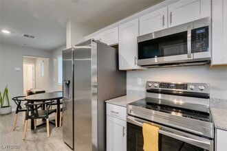 Building Photo - 12349 Golden Wreath Rd