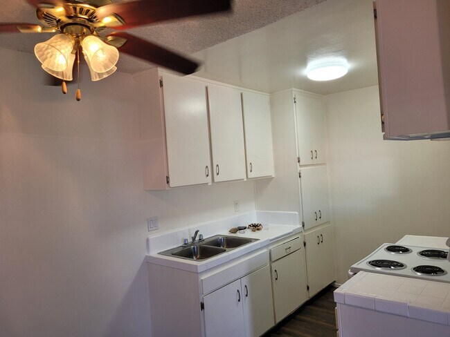 Foto del edificio - 8135 Langdon Ave