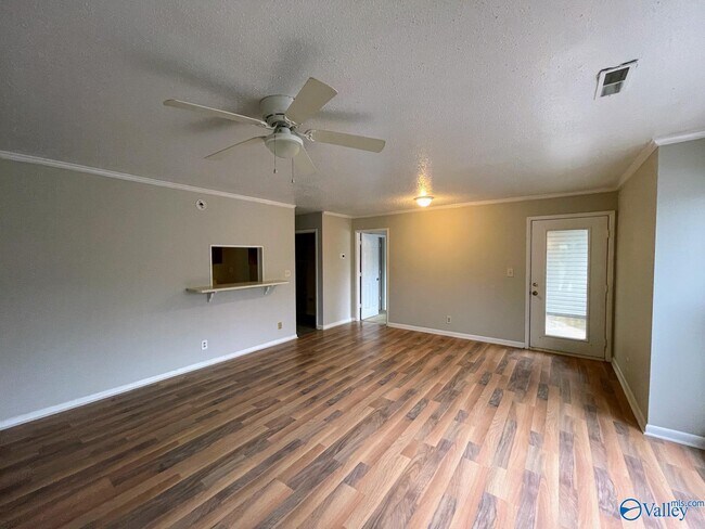 Building Photo - 5001 7 Pine Cir