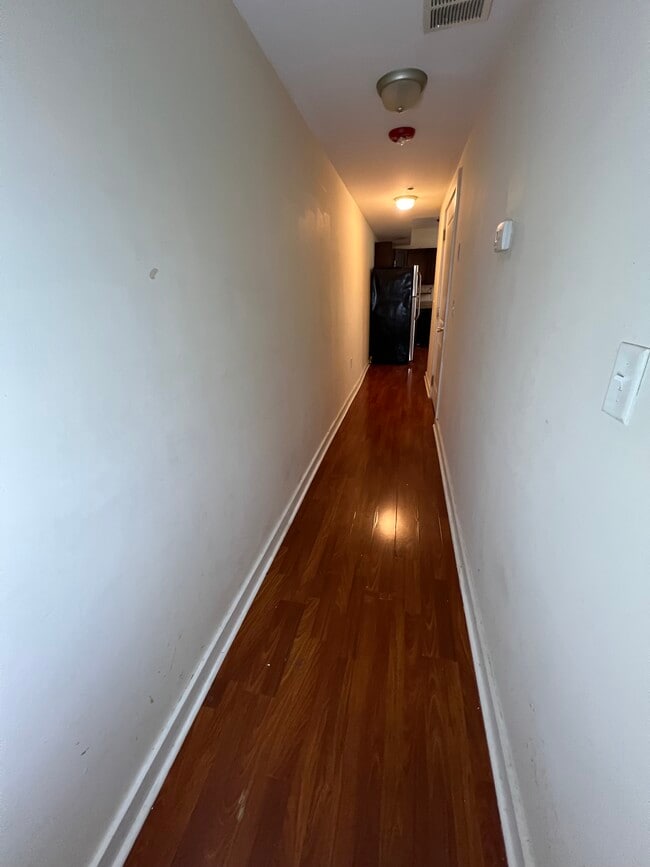 Pasillo - 1704 Cecil B Moore Ave