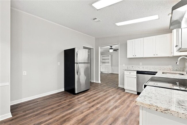 Building Photo - 4980 New Horizon Dr