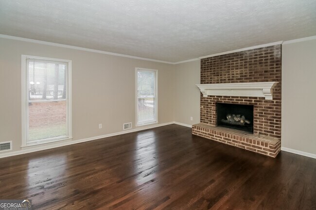 Foto del edificio - 3103 Skyland Dr