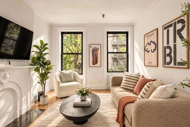Building Photo - 336 W 46th St