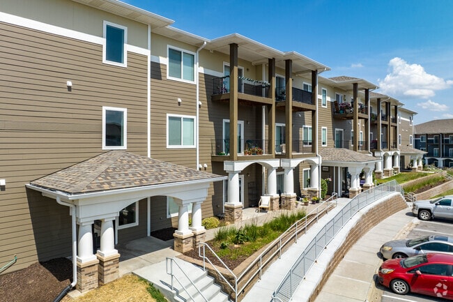Building Photo - The Oaks at Lakeview