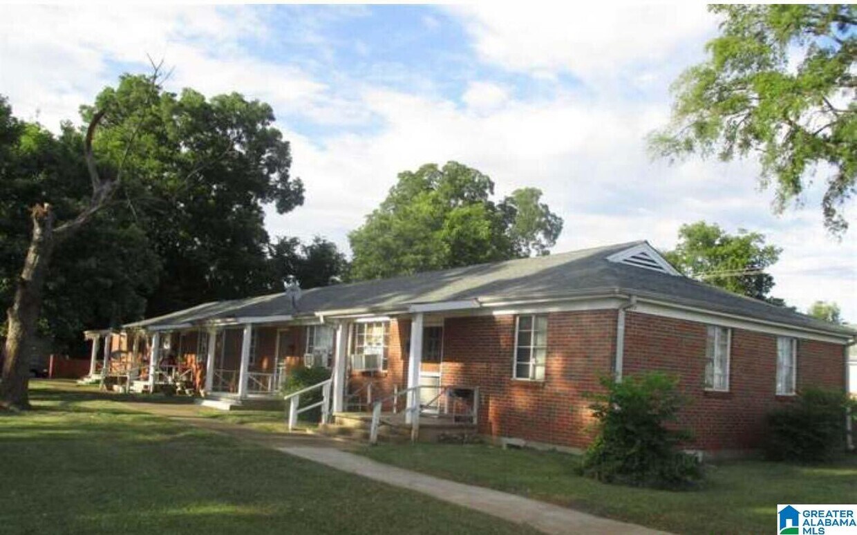 Foto principal - 1006 4th Ave W