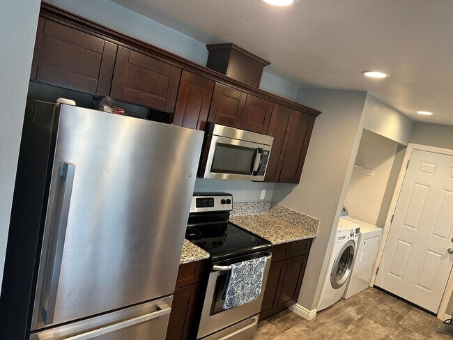 Foto del edificio - 1040 Canosa Ave