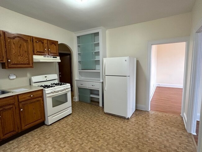 Building Photo - 18 E 51st St