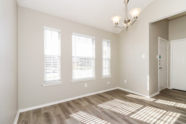 Foto del edificio - 1024 Stockton Dr