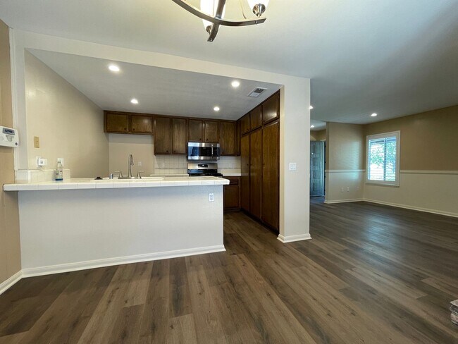 Foto del edificio - 2 Bed, 1 bath property in San Dimas