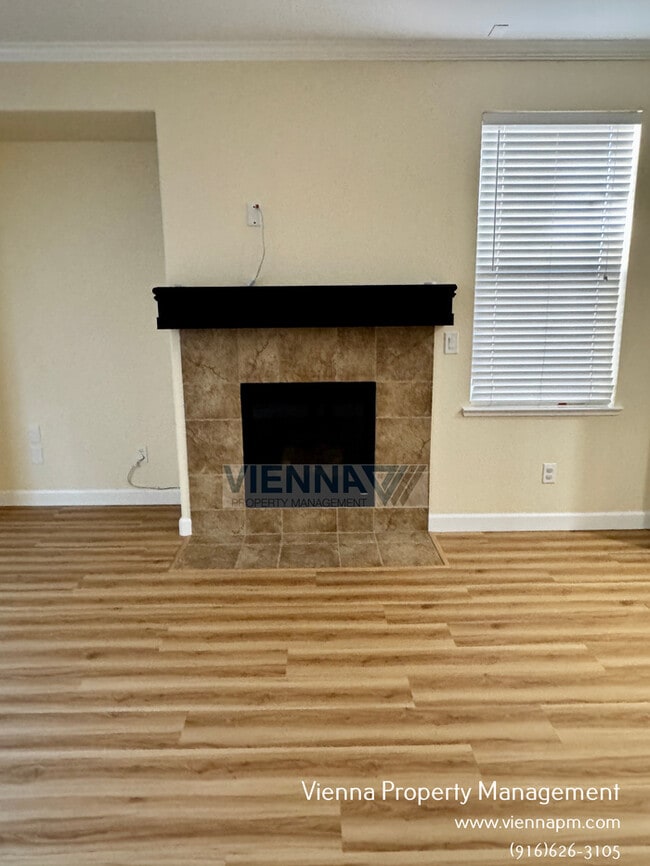 Building Photo - 829 Courtyards Loop