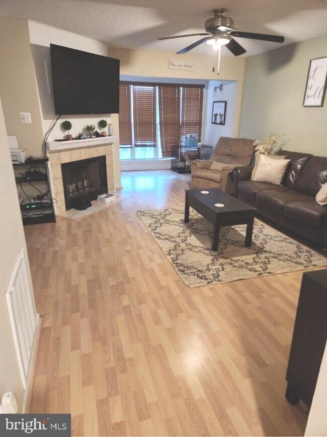 Foto del edificio - 12103 Greenwood Ct