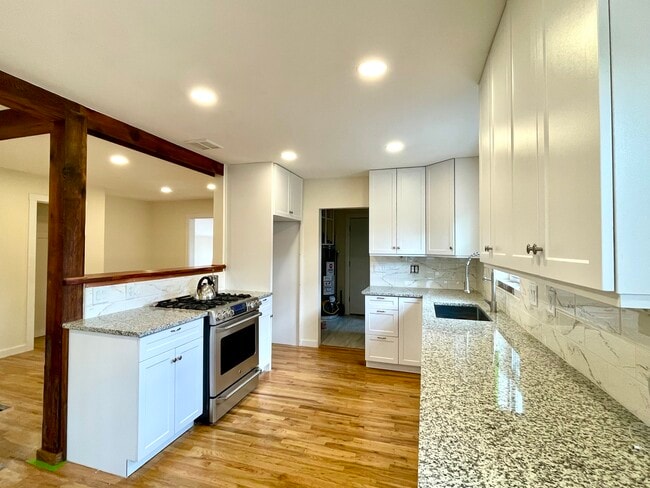 Building Photo - 850 S Osage St