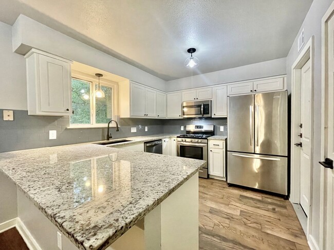 Building Photo - Updated Home with granite counters, large ...