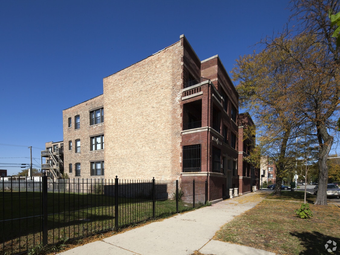 5300 S Michigan Ave Apartments in Chicago, IL