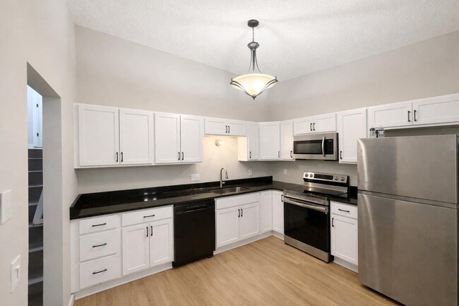 Building Photo - 1396 Lakeside Cir