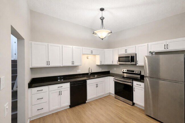 Foto del edificio - 1396 Lakeside Cir