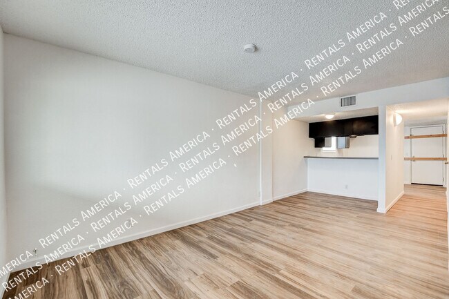 Foto del edificio - 3411 Center Dr