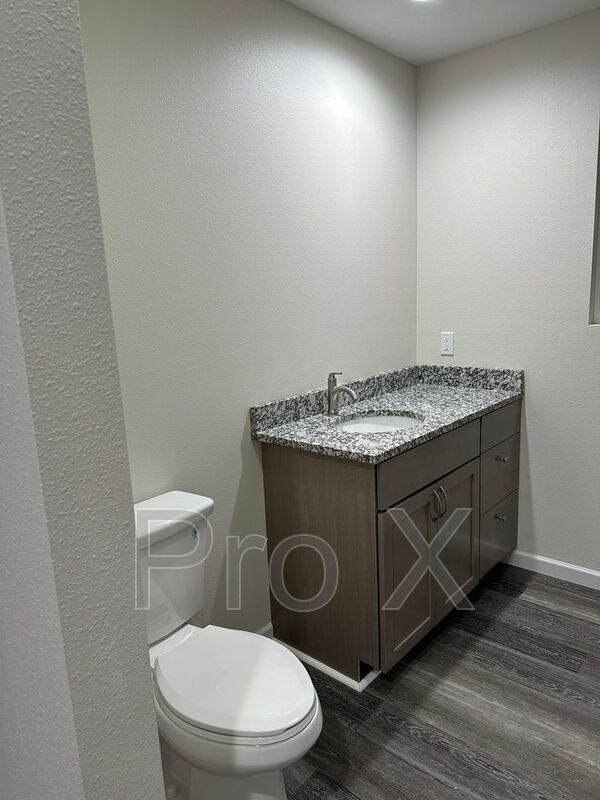 Foto del edificio - 1001 E 5th St