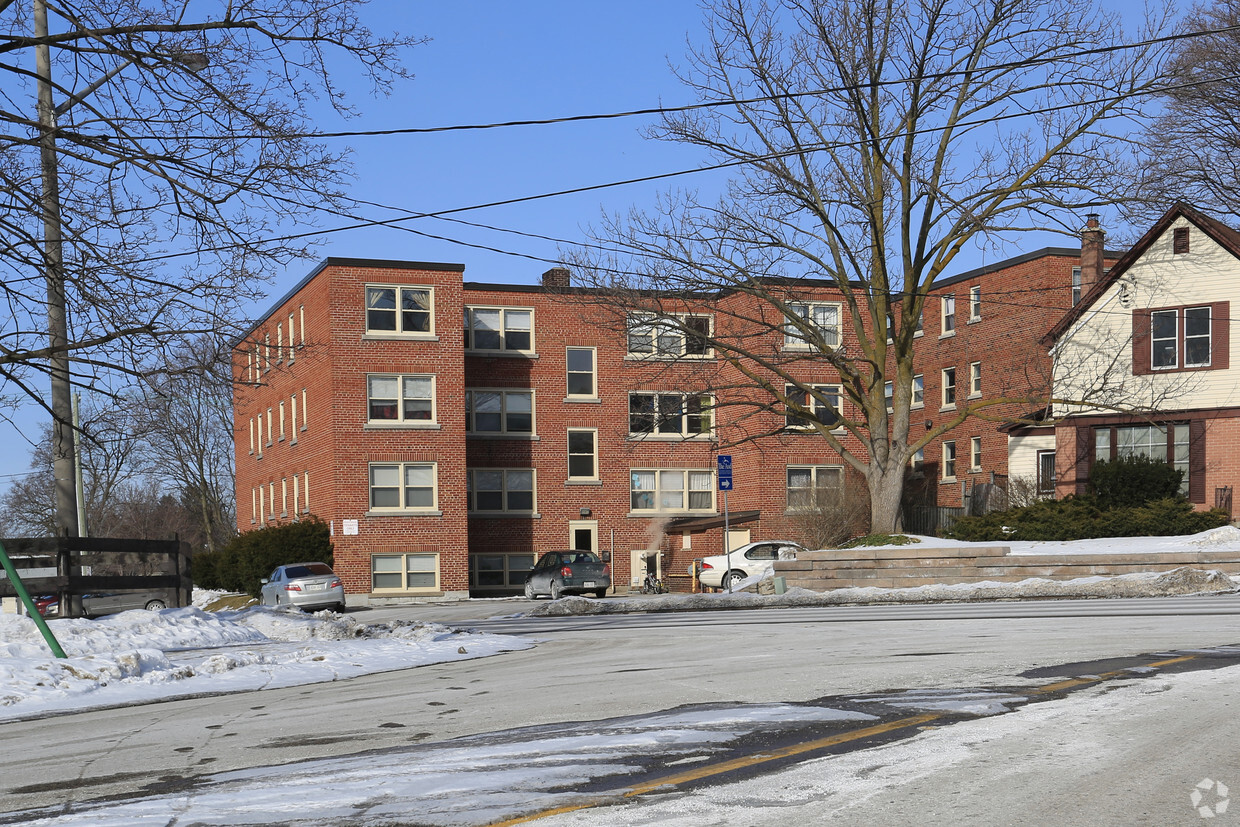 Building Photo - 141-149 Borden Ave N