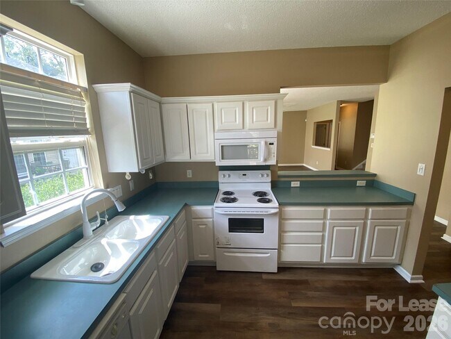 Building Photo - 5422 Waverly Lynn Ln